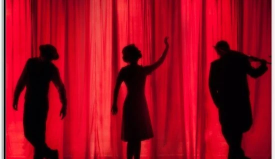 The Art of Making and Breaking Silence: Thoughts from Theatre Audio Describers